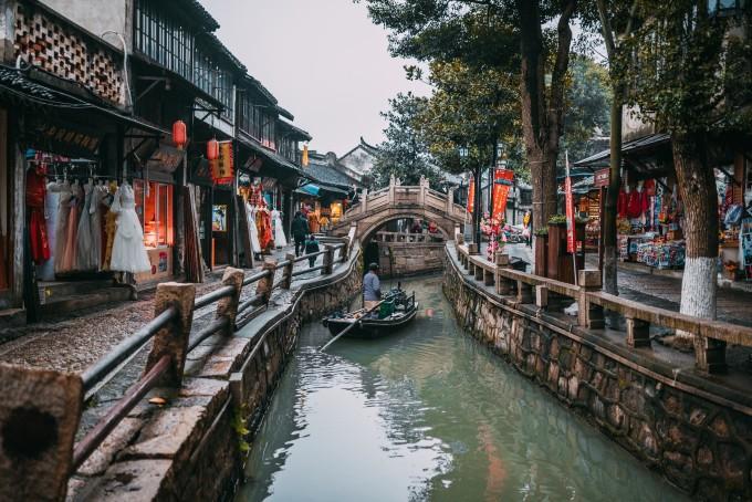 向上跳的香蕉